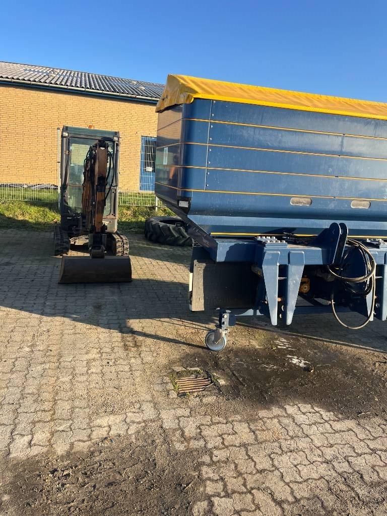 Bogballe M6W Manure spreaders