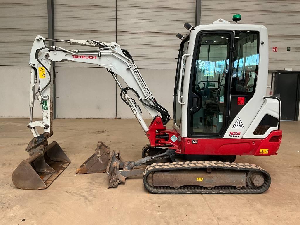 Takeuchi TB 225 Minibagger < 7t