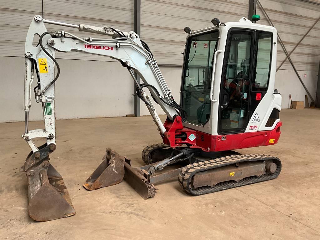 Takeuchi TB 225 Minibagger < 7t
