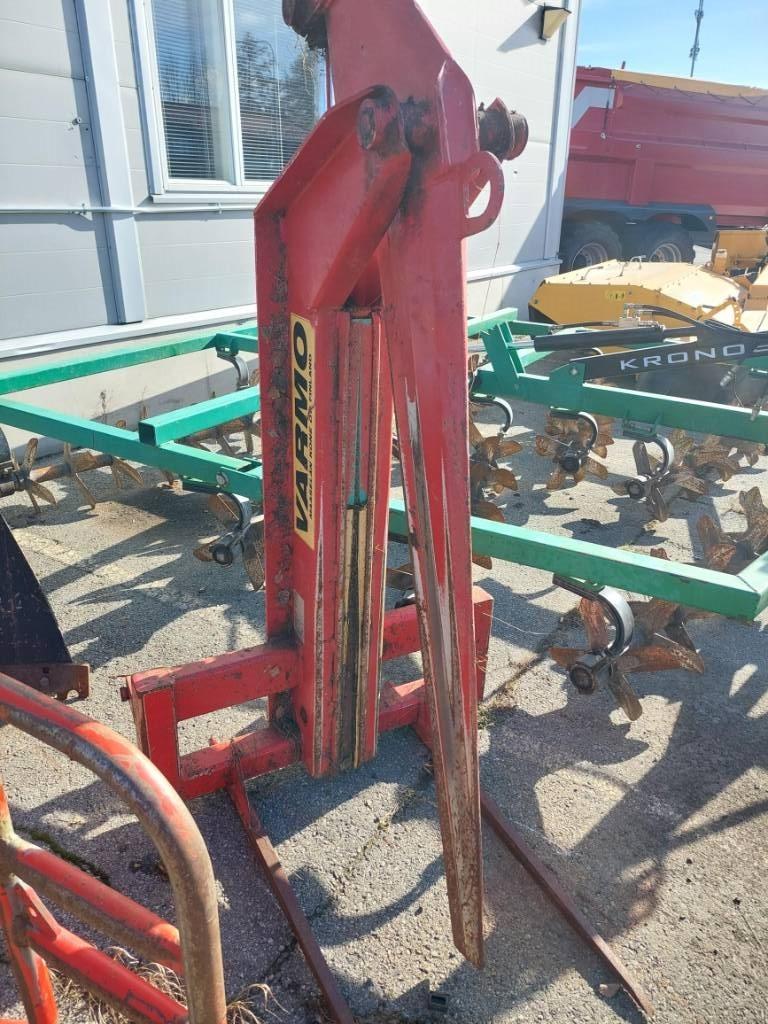 Varmo Paalileikkuri Trinciatrici, tagliatrici e srotolatrici per balle