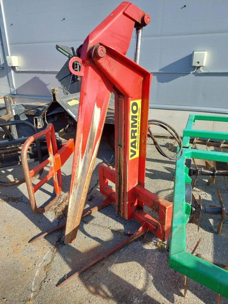 Varmo Paalileikkuri Trinciatrici, tagliatrici e srotolatrici per balle