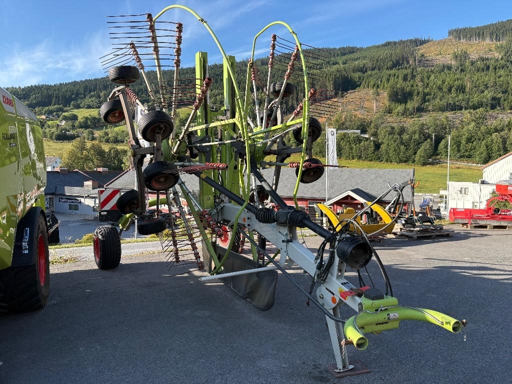 CLAAS Liner 2800 Rakes and tedders