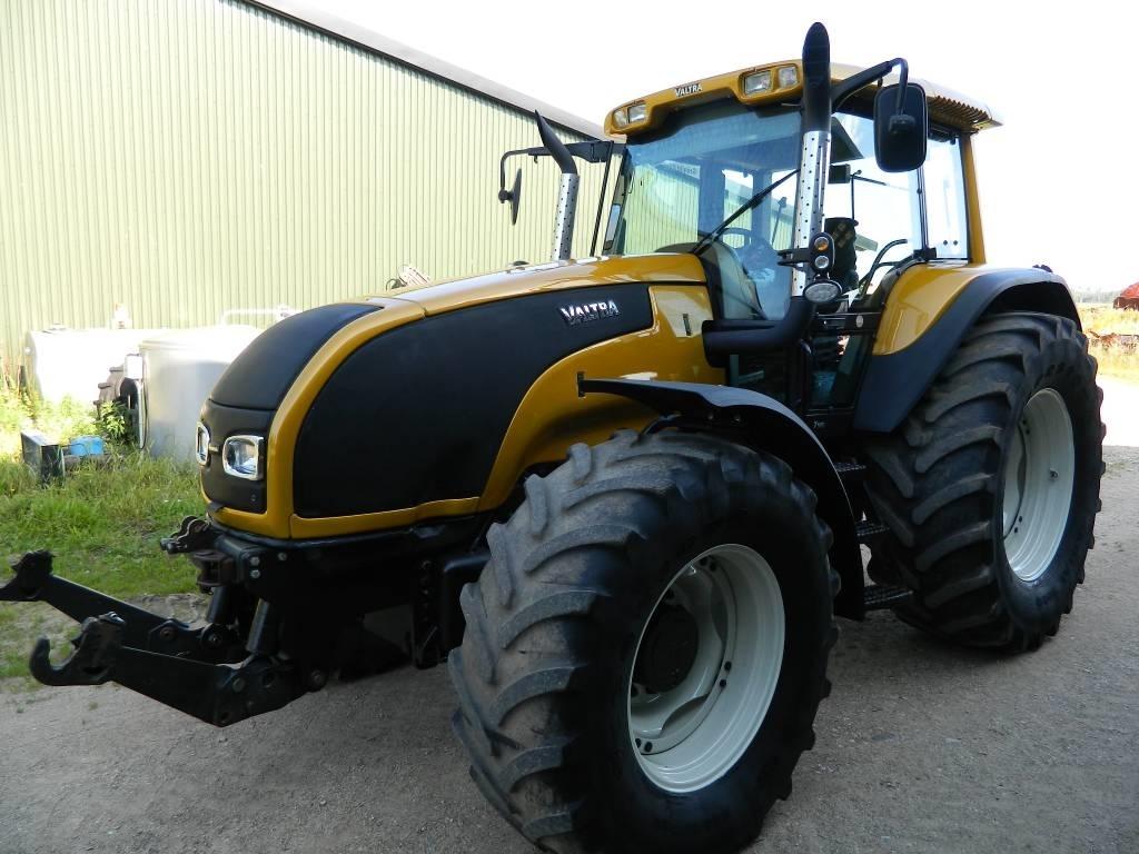 Valtra T 140 Traktori