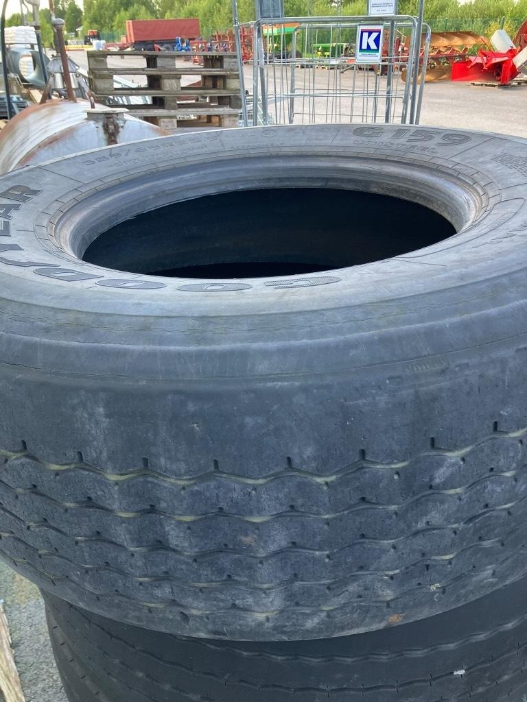  Kuorma-auton renkaita 22,5” Pneumatici, ruote e cerchioni