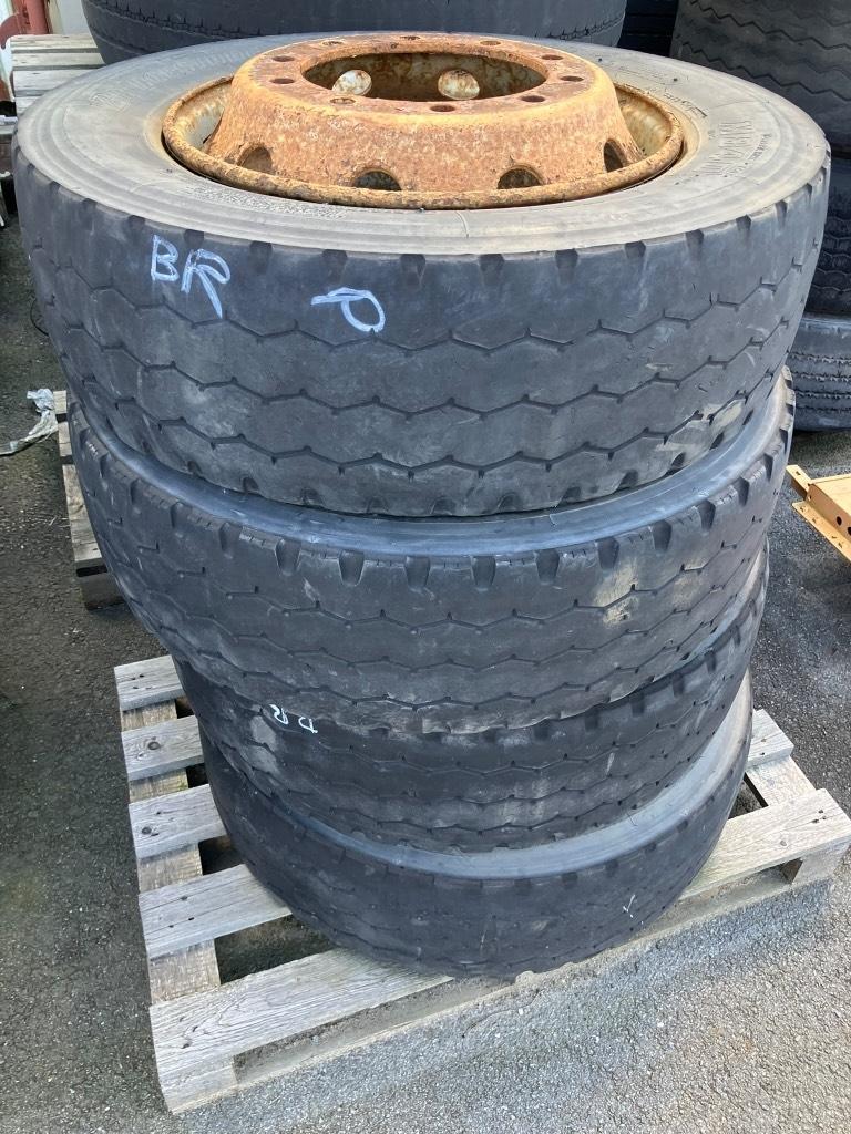  Kuorma-auton renkaita 22,5” Pneumatici, ruote e cerchioni