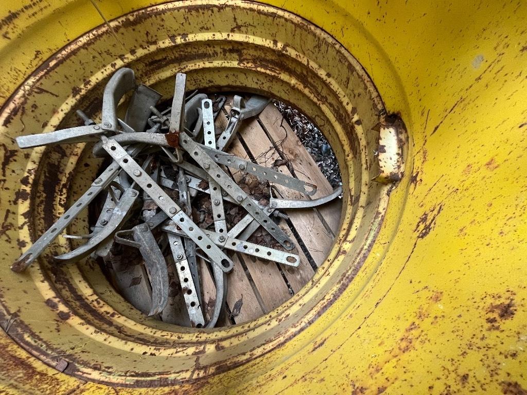  Begagnade dubbelmontage 20.8R38 Tyres, wheels and rims