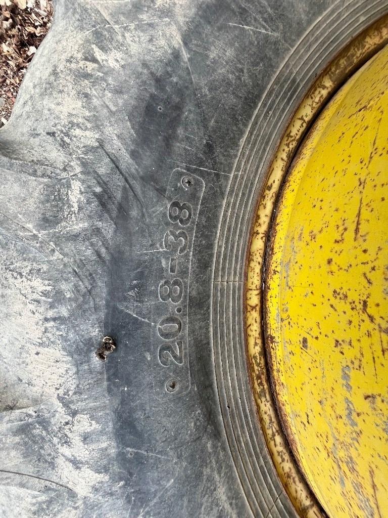  Begagnade dubbelmontage 20.8R38 Tyres, wheels and rims