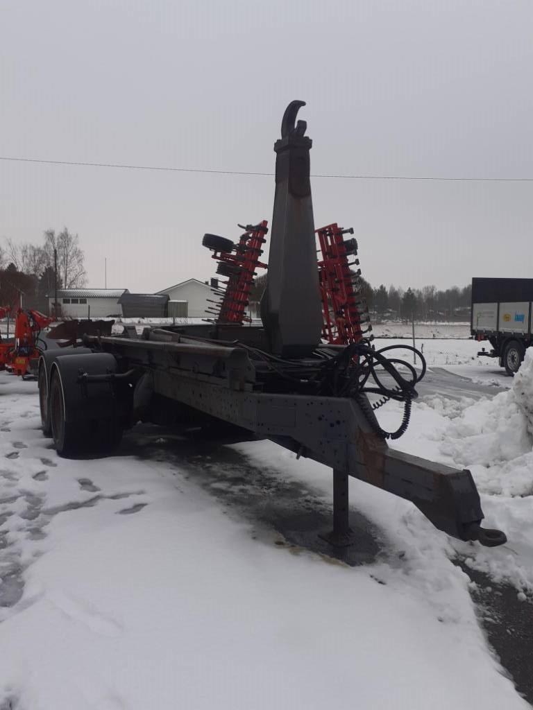  Koukkuperävaunu 24T Rimorchi con braccio di sollevamento a gancio