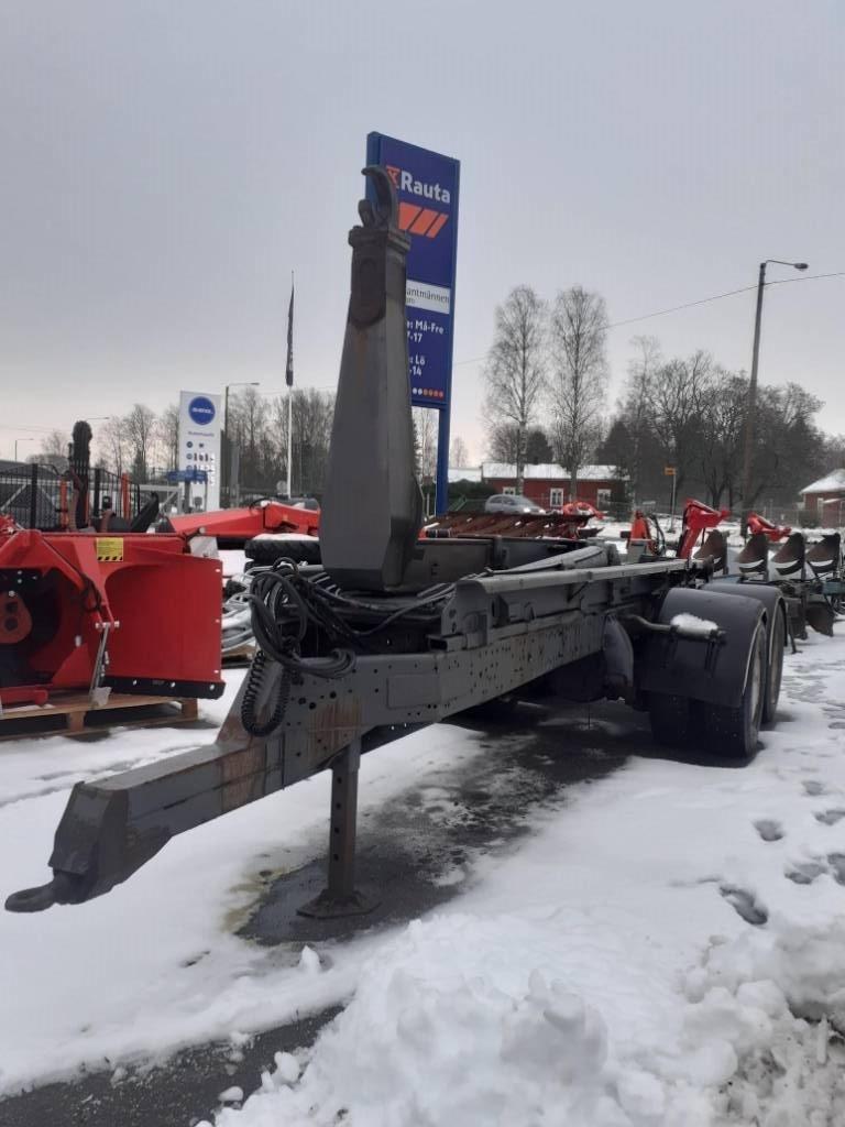  Koukkuperävaunu 24T Rimorchi con braccio di sollevamento a gancio