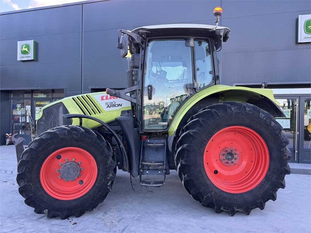 CLAAS ARION 530 Tractores