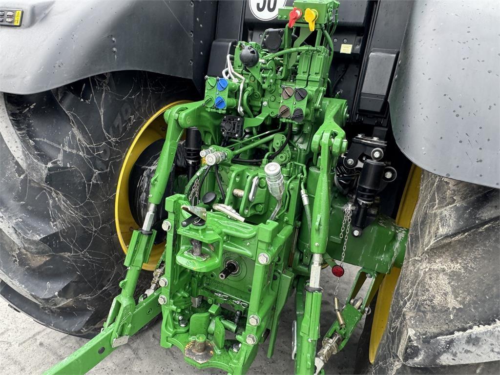 John Deere 6M240 Tractores