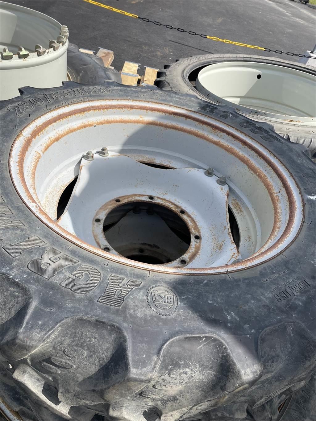  2 ST. 11,2R442 ST. 280/85R 28 Tyres, wheels and rims