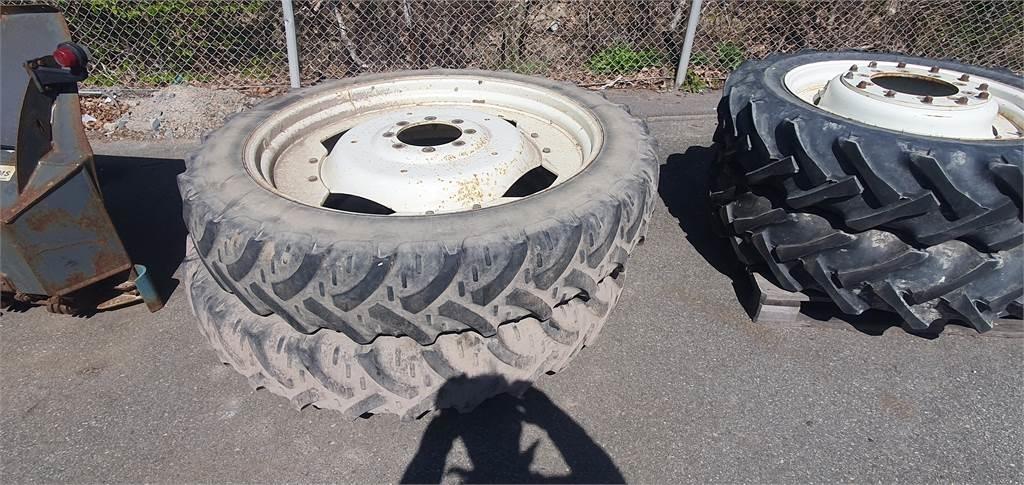 Alliance 270/95-44 HAR SUTTIT PÅ A95 10% Tyres, wheels and rims