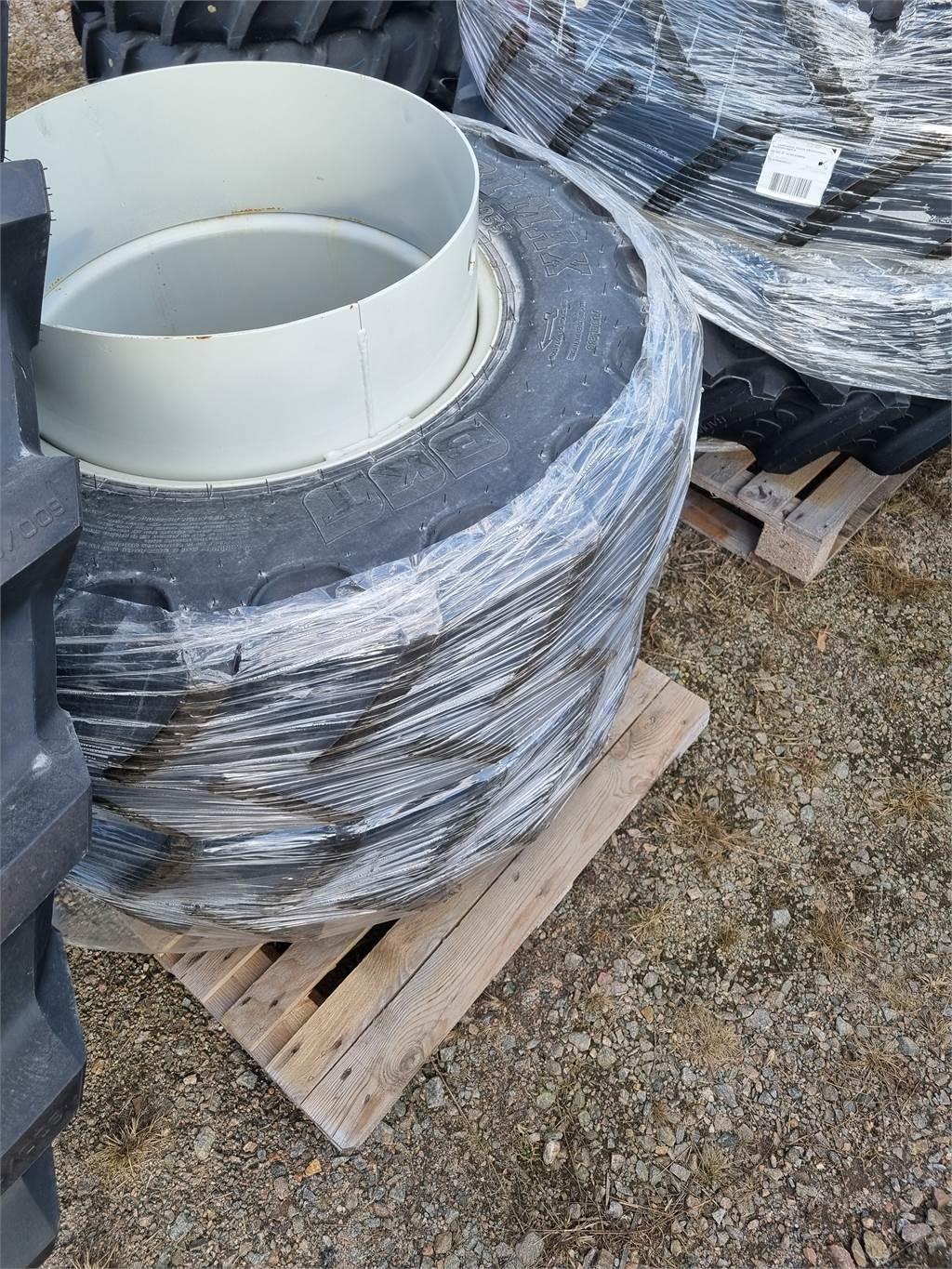 BKT STOCKS 4ST KOMP VALTRA A114 Tyres, wheels and rims