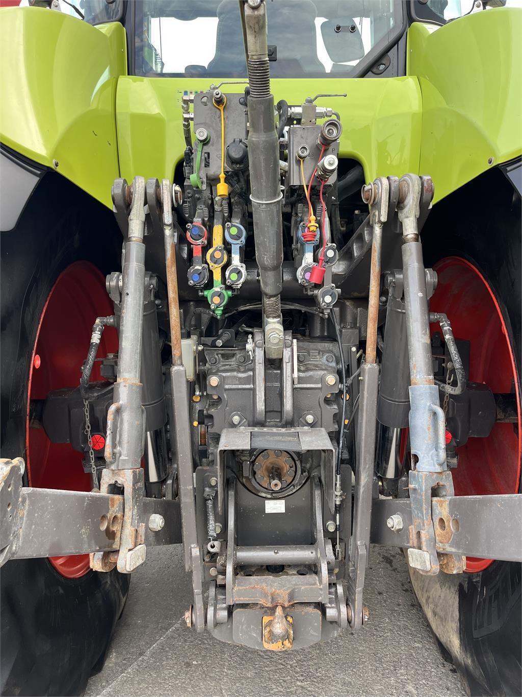 CLAAS AXION 840 Tractors