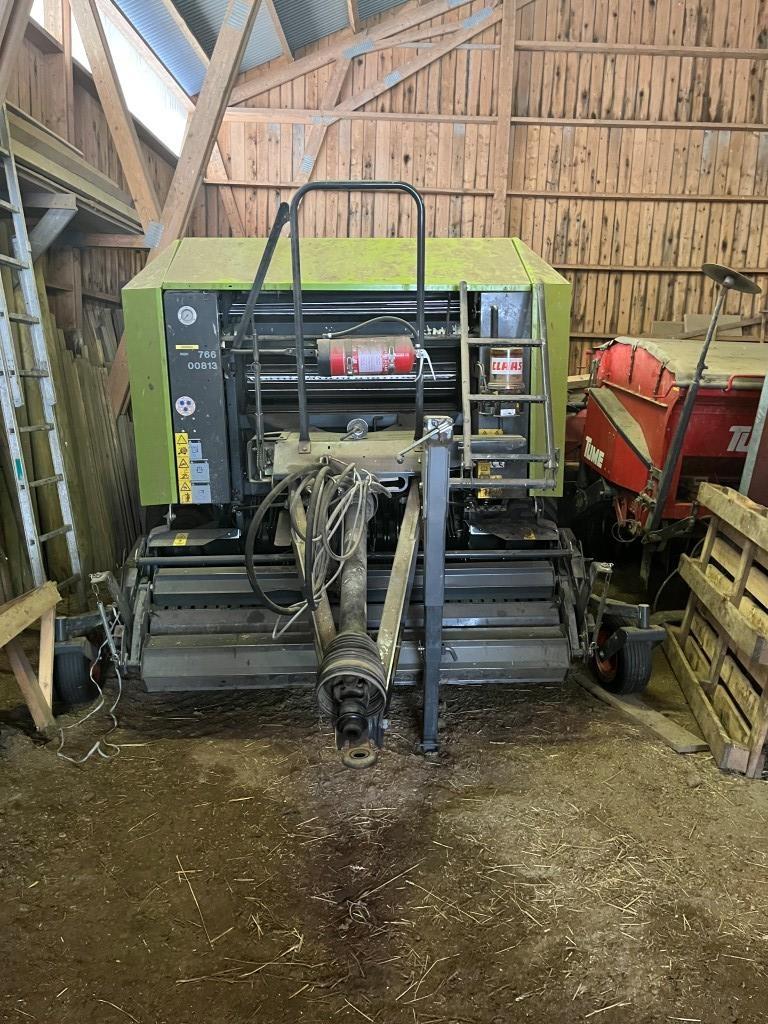CLAAS UNIWRAP 375 RC COM PRO Rundbalspressar
