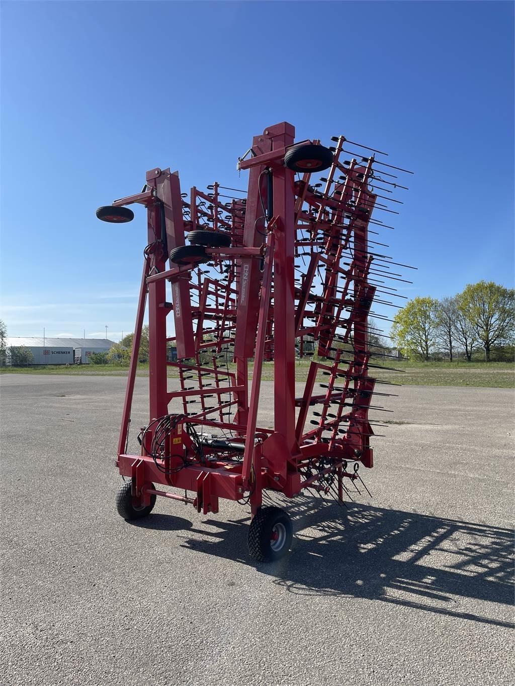 CMN FLEX WEEDER 12M Harrows