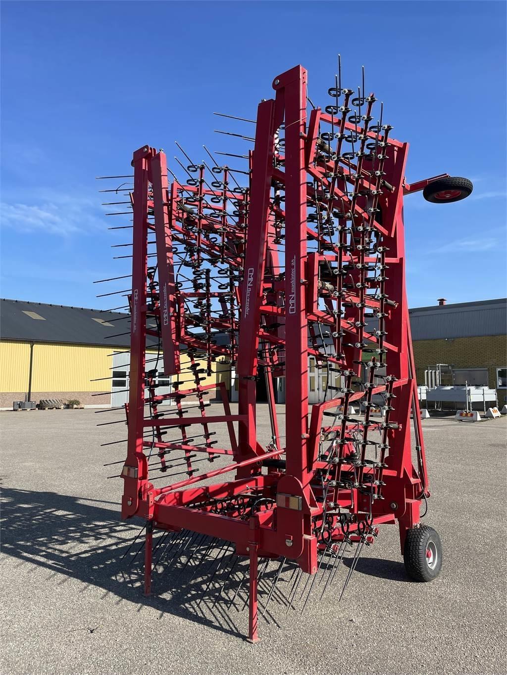 CMN FLEX WEEDER 12M Harrows