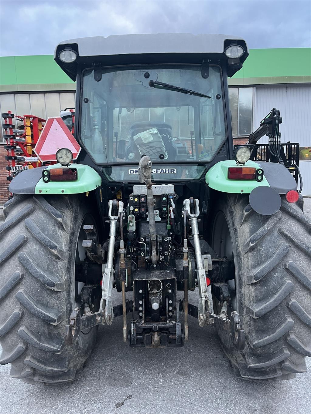 Deutz AGROTRON 430 Traktorer