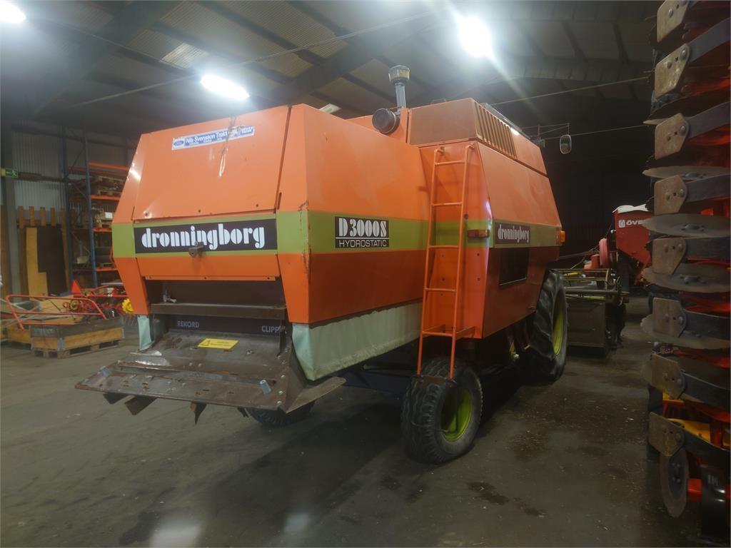 Dronningborg D 3000 S Combine harvesters