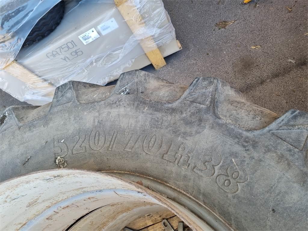  DUBBELMONTAGE 520/70 R38 BKT Tyres, wheels and rims