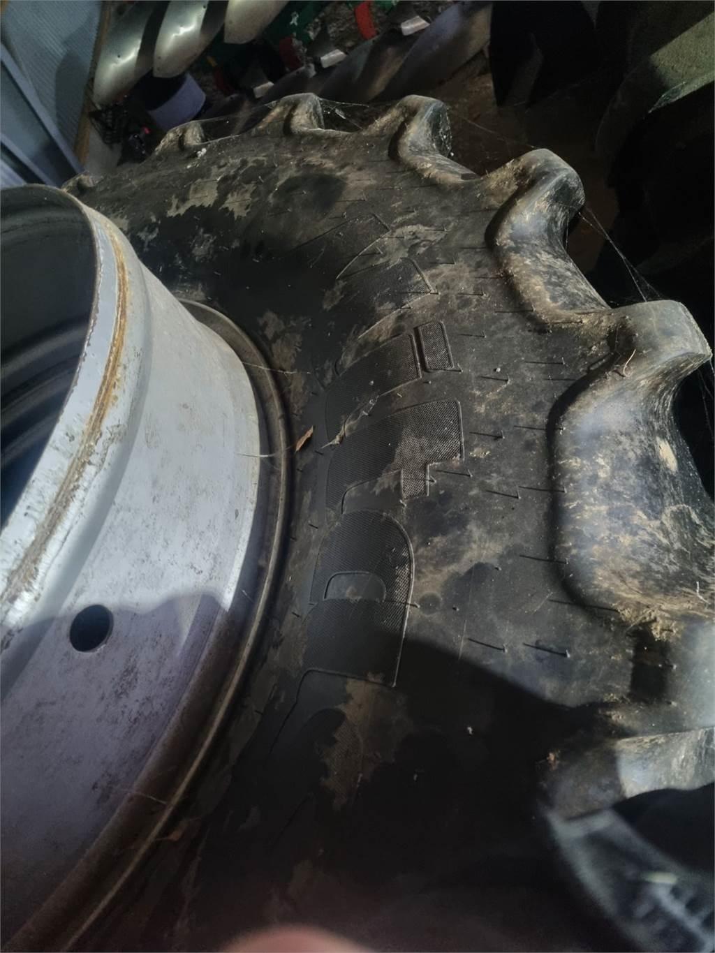  DUBBELMONTAGE STOCKS MITAS 650/85R38 Tyres, wheels and rims