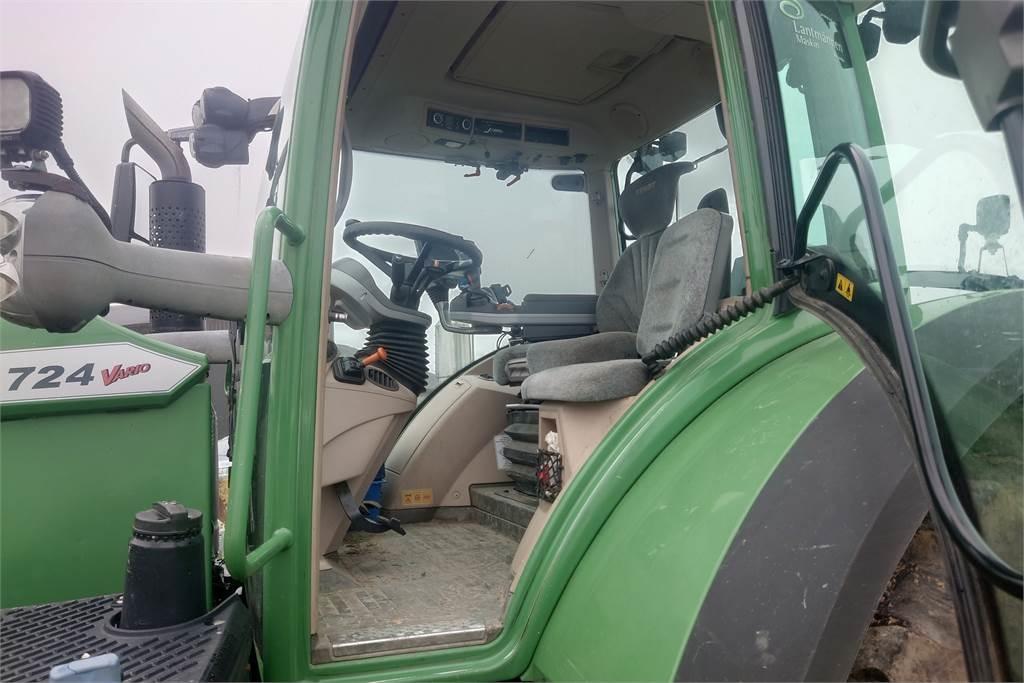 Fendt 724 VARIO S4 Tractors
