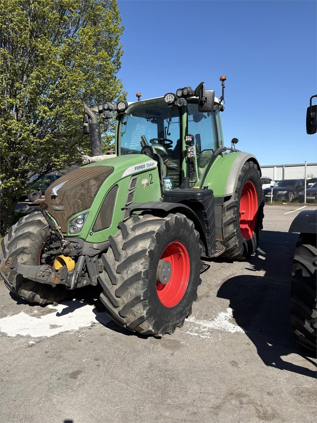 Fendt 724 VARIO S4 +FL +PTO Traktorer