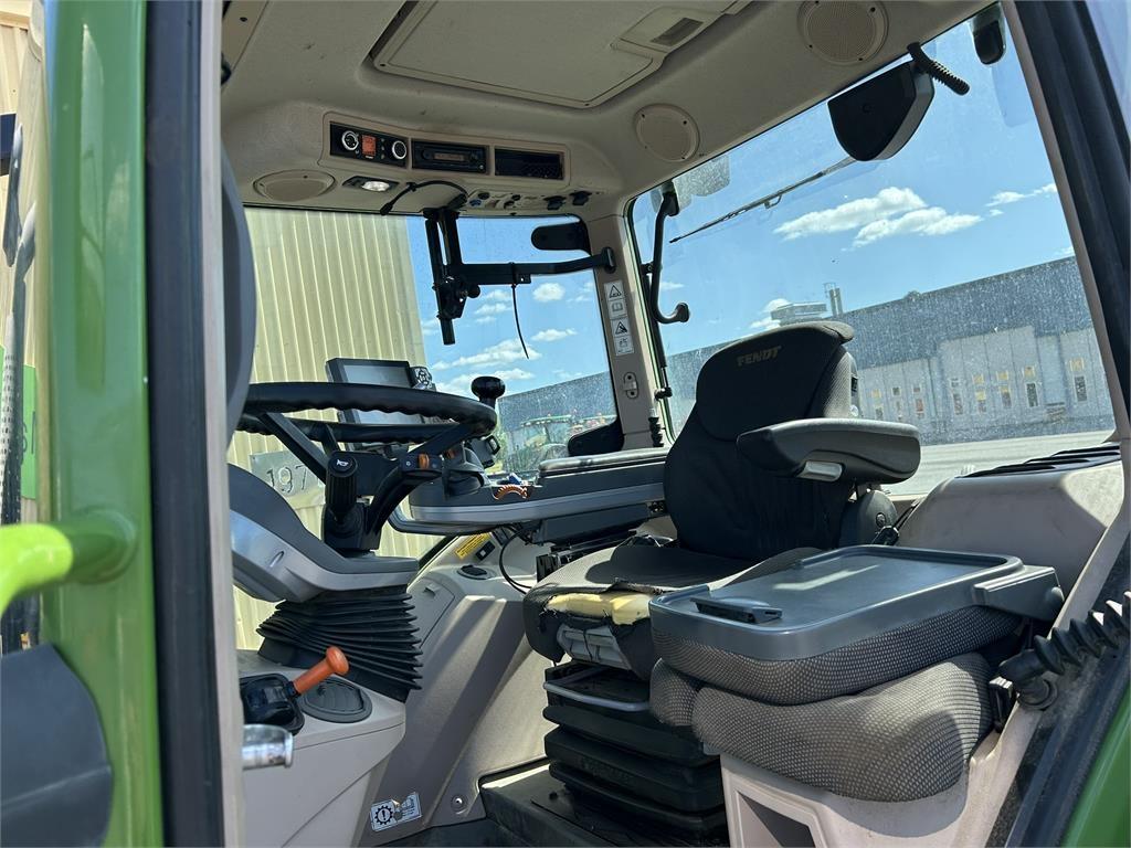 Fendt 724 VARIO S4 + L + FL + GPS Tractors
