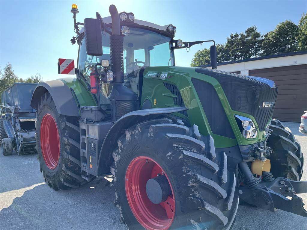 Fendt 828 VARIO S4 Tractors