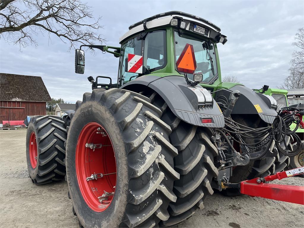 Fendt 828 VARIO S4 Tractors
