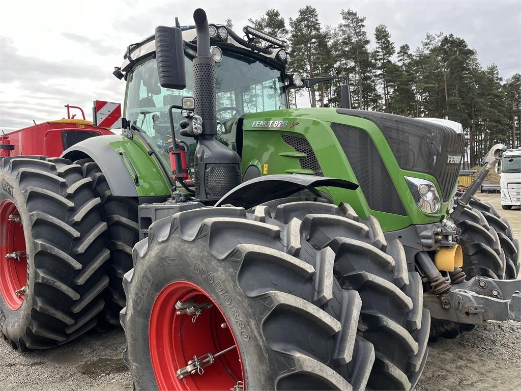 Fendt 828 VARIO S4 Tractors