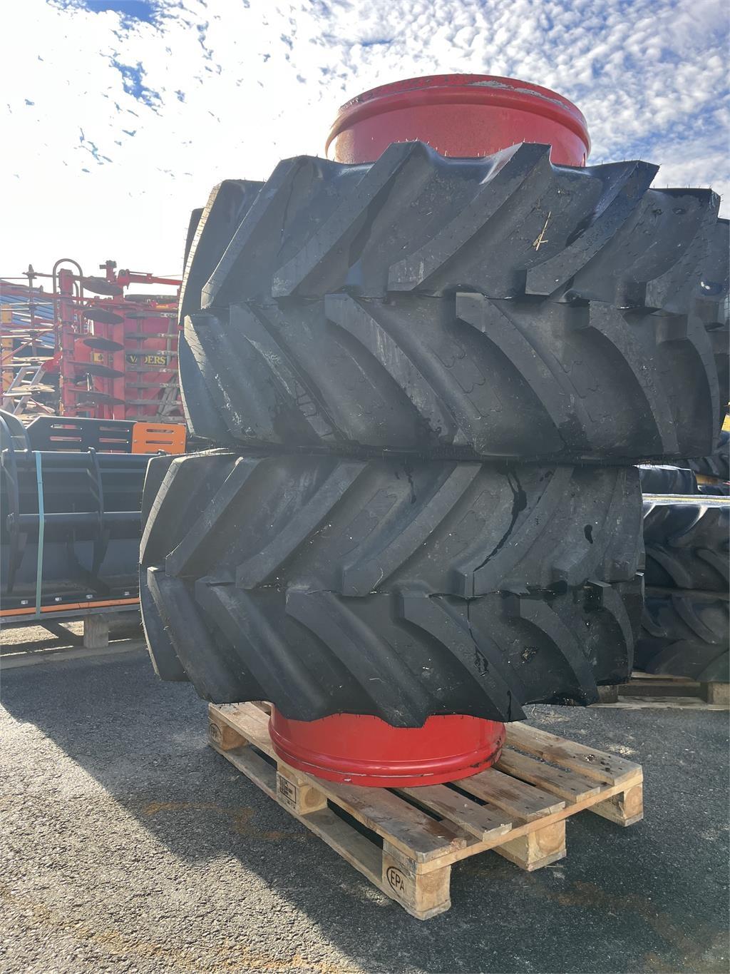  GW 600/65R28 BKT 2ST DUBBELMONTAGE TILL FENDT 724 Agriculture - Others