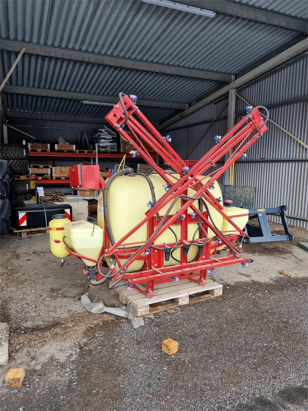 Hardi 800 Trailed sprayers