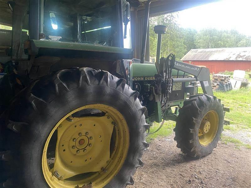 John Deere 2650 Tractors