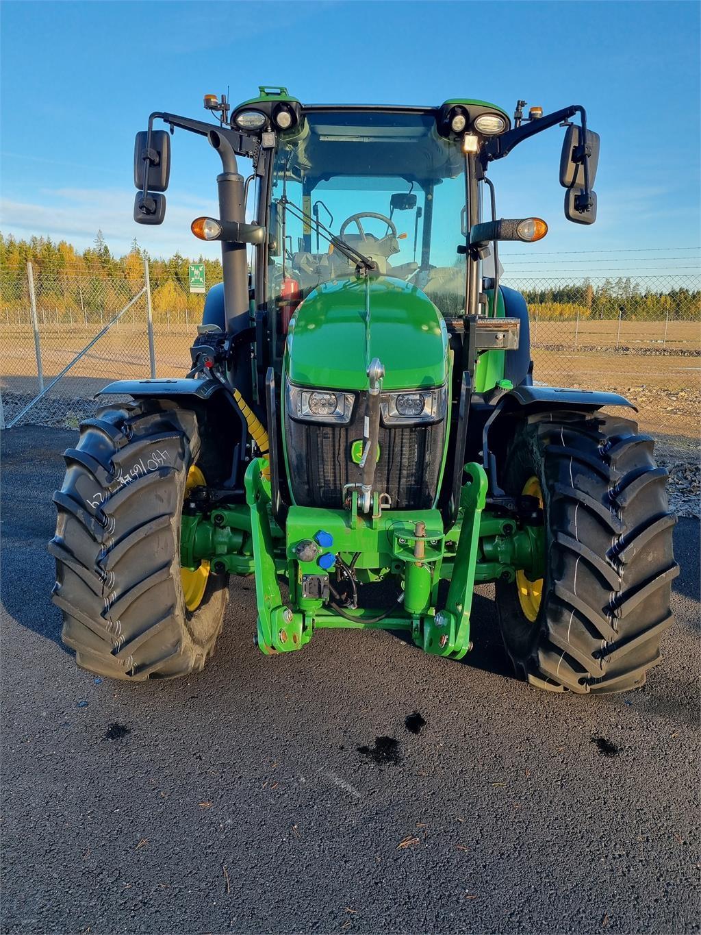 John Deere 5125R +F +FÄSTJÄRN DM Tractors