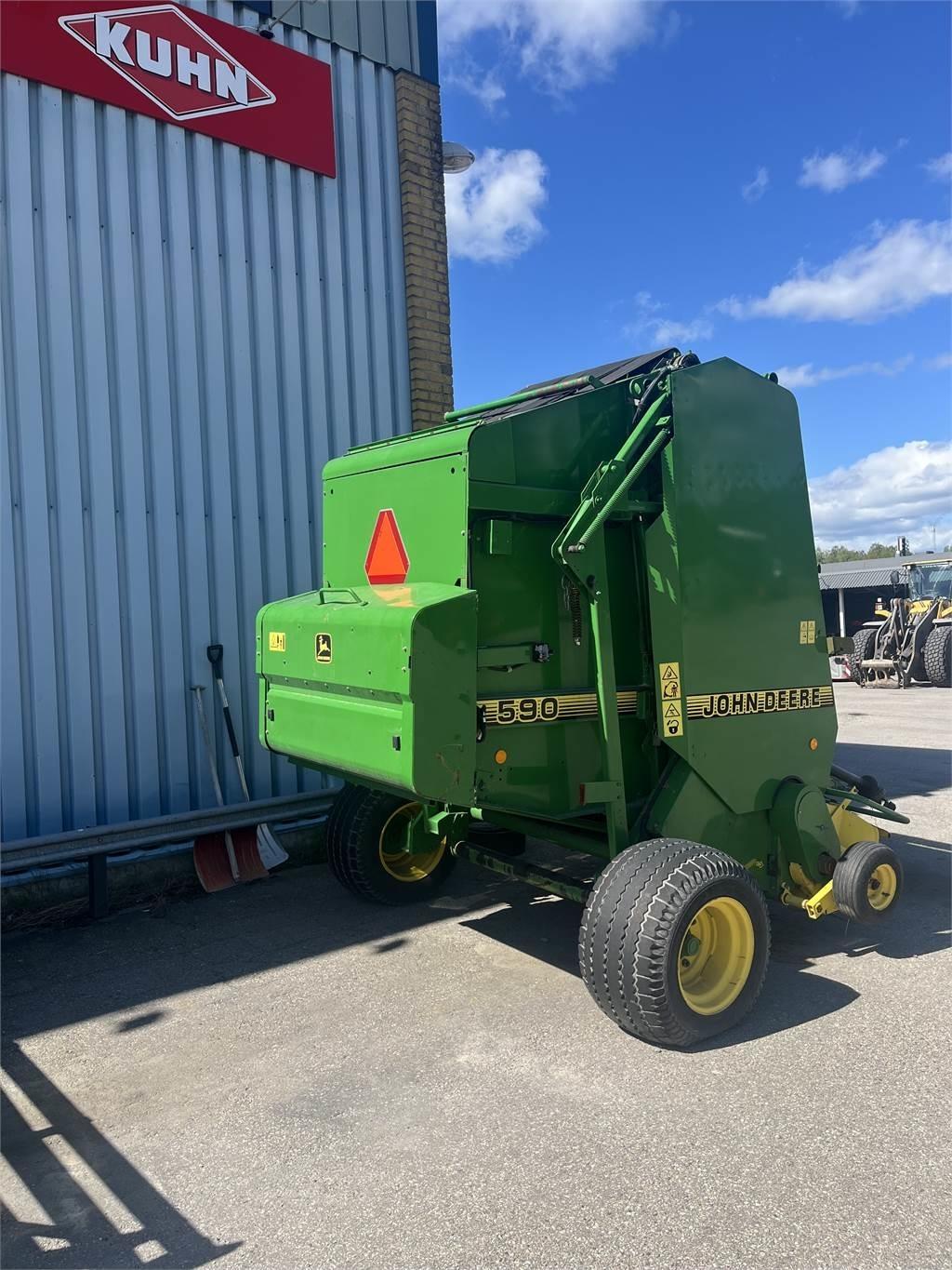 John Deere 590 Round balers