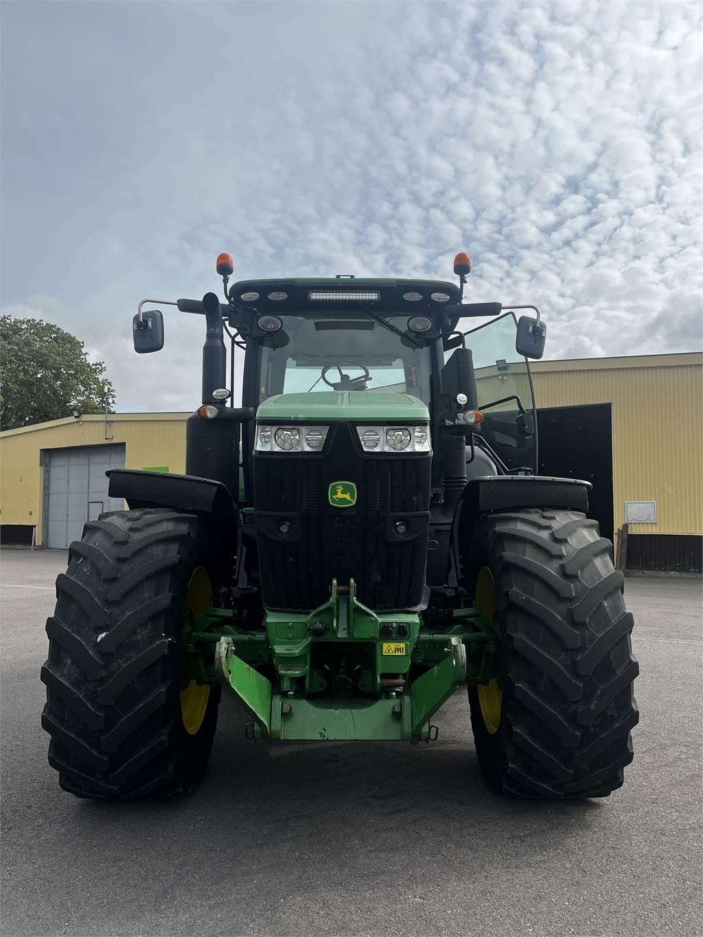 John Deere 7290 R + FL Tractors