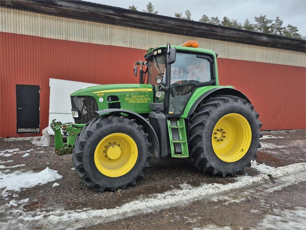 John Deere 7530+F Tractors