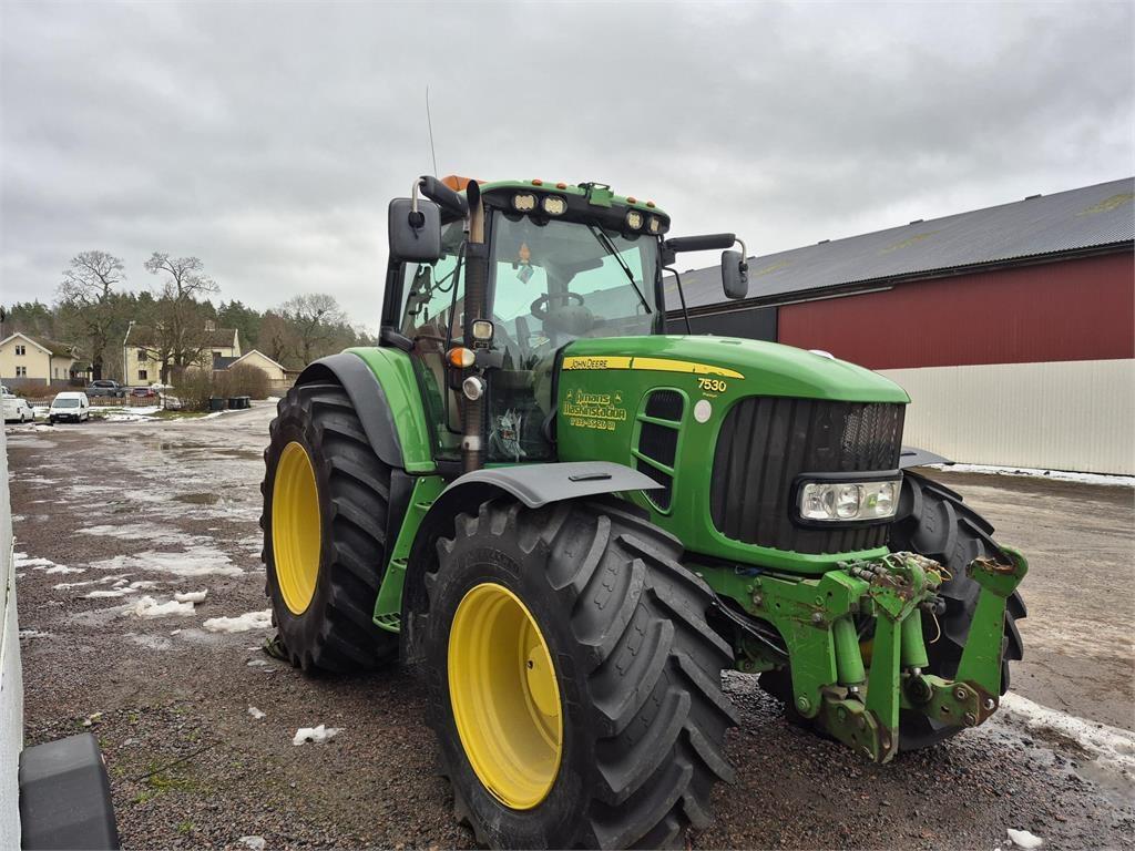 John Deere 7530+F Tractors