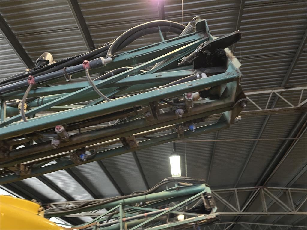 Knight FARM MACHINERY4000L 24M AIRTEC Trailed sprayers