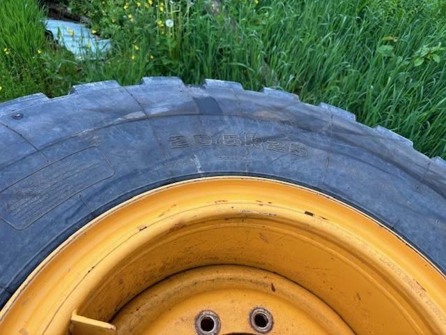  KOMPLETT LASTMASKINSDÄCK 20,5 R25, 4 ST Tyres, wheels and rims