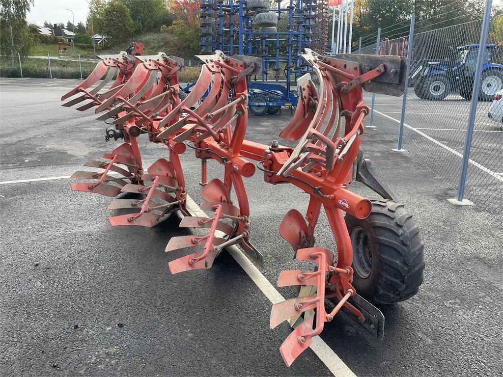 Kuhn VARI-MASTER 123 Reversible ploughs