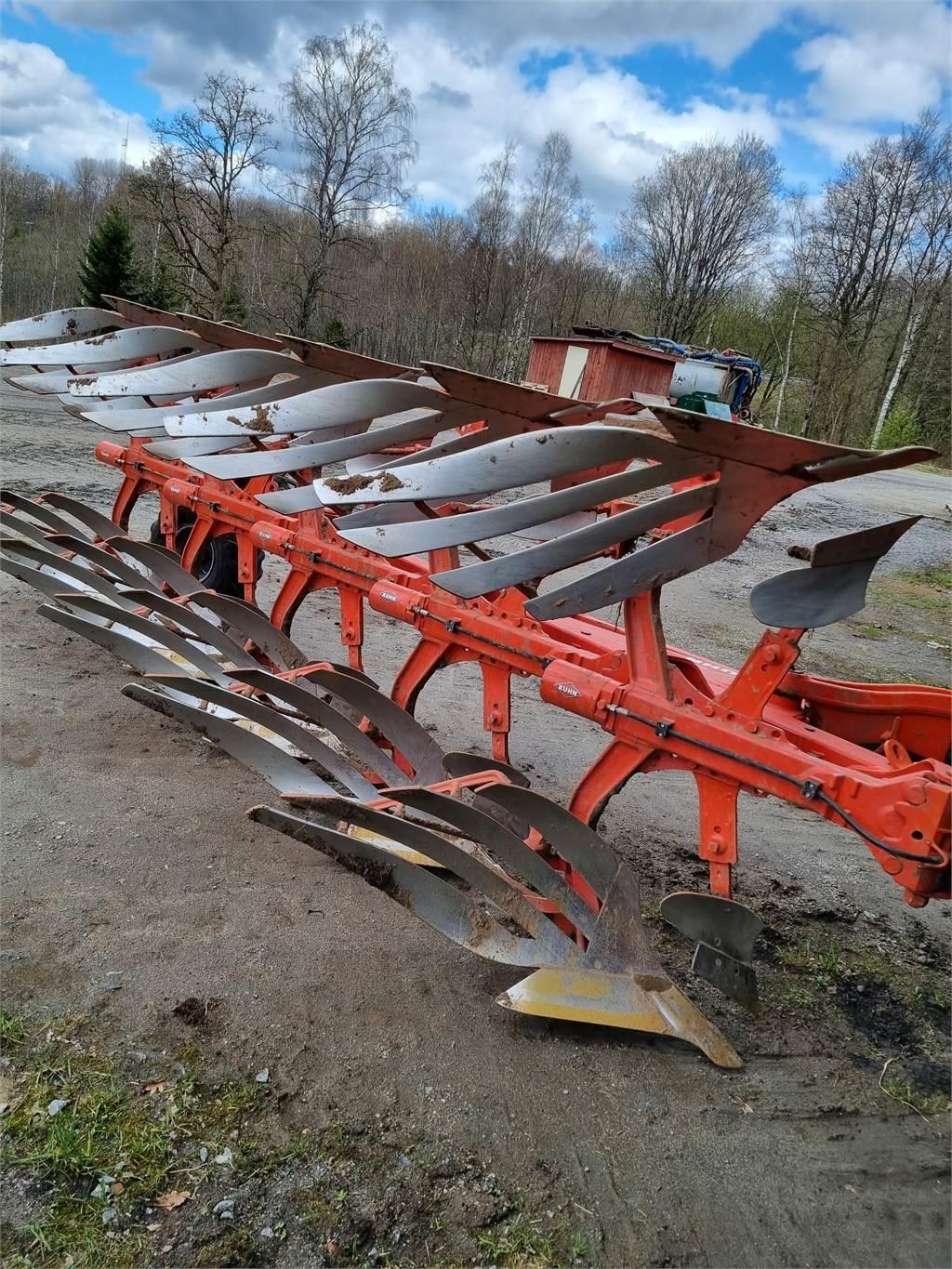 Kuhn VARI-MASTER 123 4 1 NSH 9 Reversible ploughs