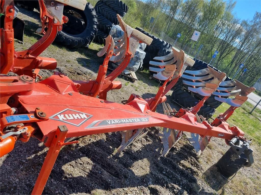 Kuhn VARI-MASTER 123 4 1 NSH 9 Reversible ploughs