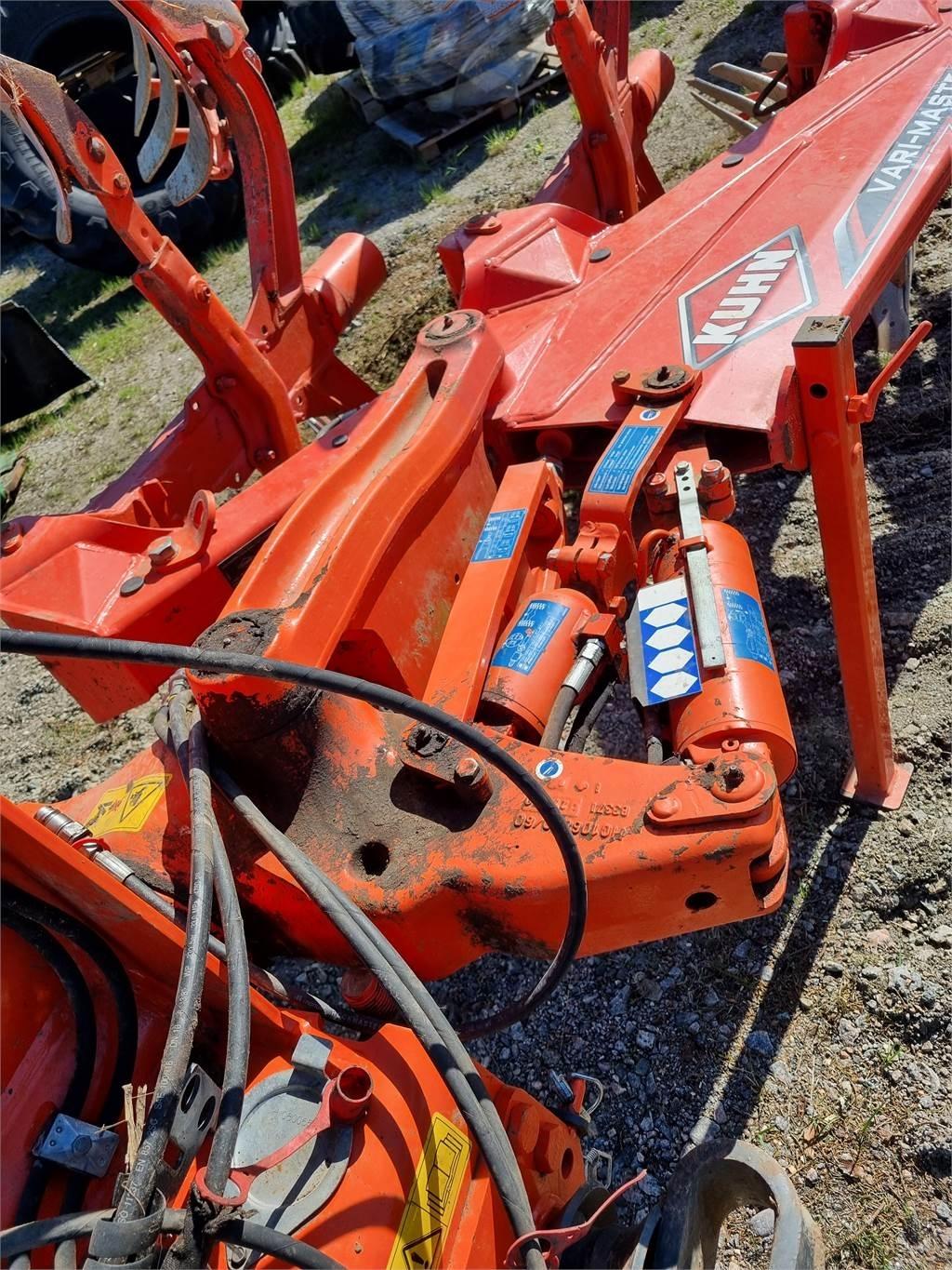 Kuhn VARI-MASTER 123 4 1 NSH 9 Reversible ploughs
