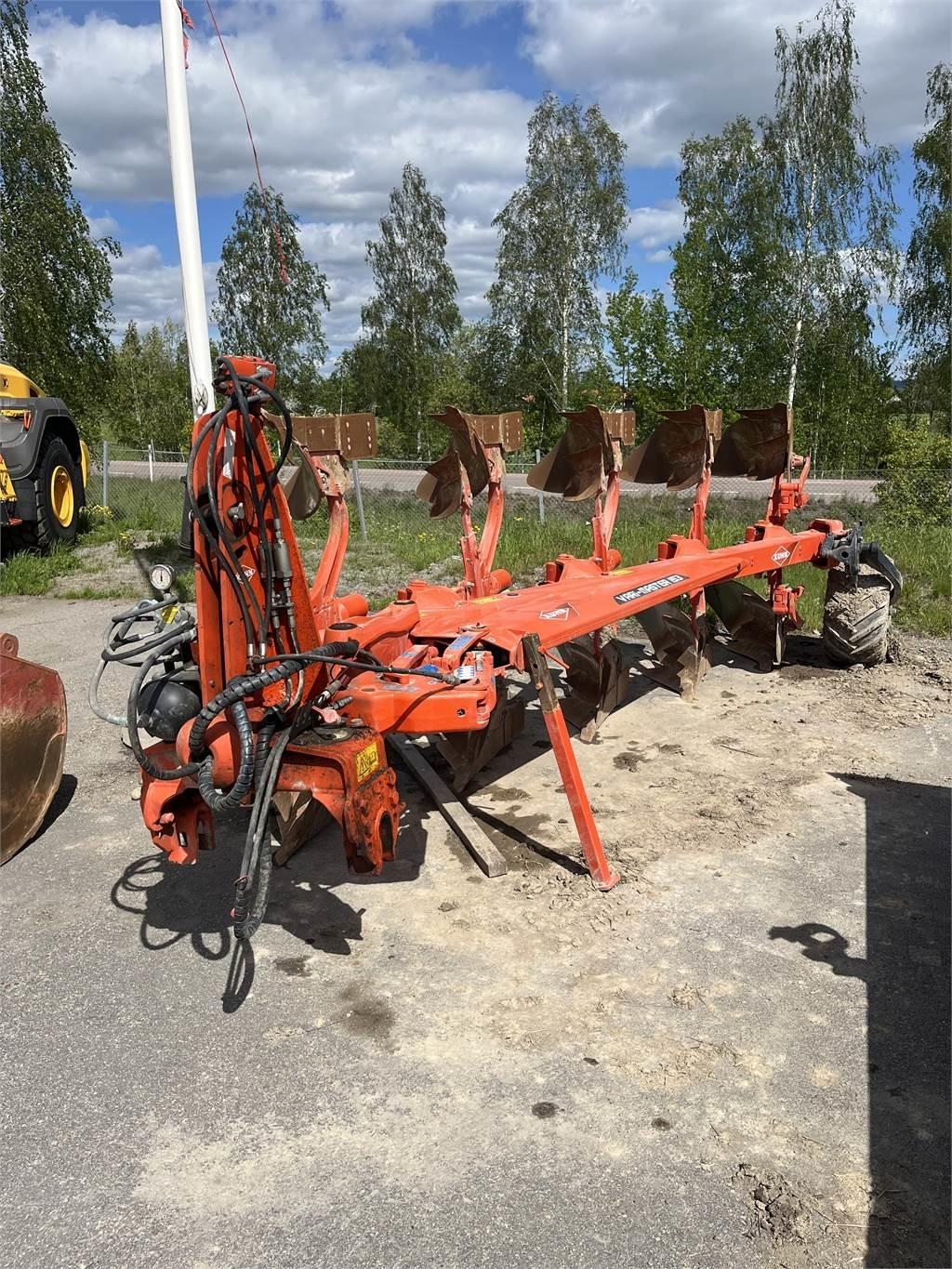 Kuhn VARI-MASTER 153 Reversible ploughs