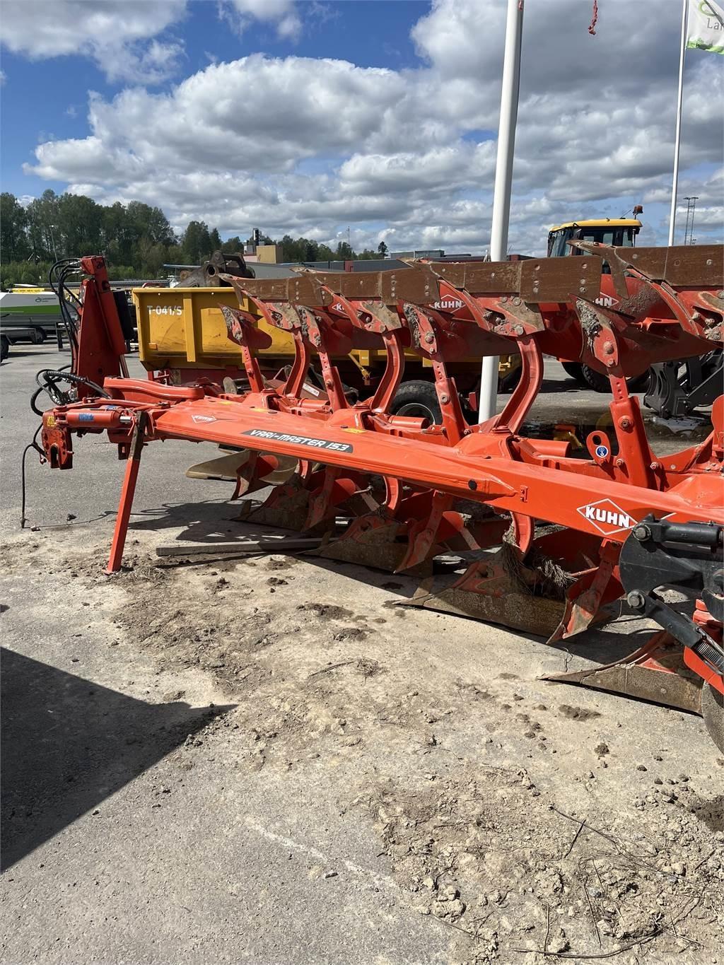 Kuhn VARI-MASTER 153 Reversible ploughs