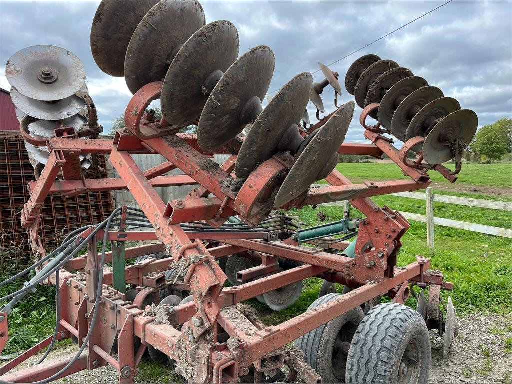 Kverneland TALLRIKSREDSKAP Disc harrows
