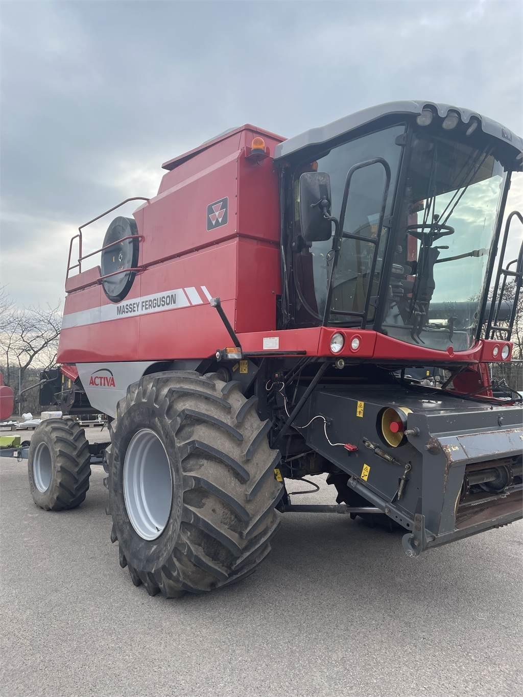 Massey Ferguson 7245 Combine harvesters